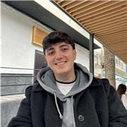 Estudiante de Artes Escénicas, con ESO y Bachillerato.